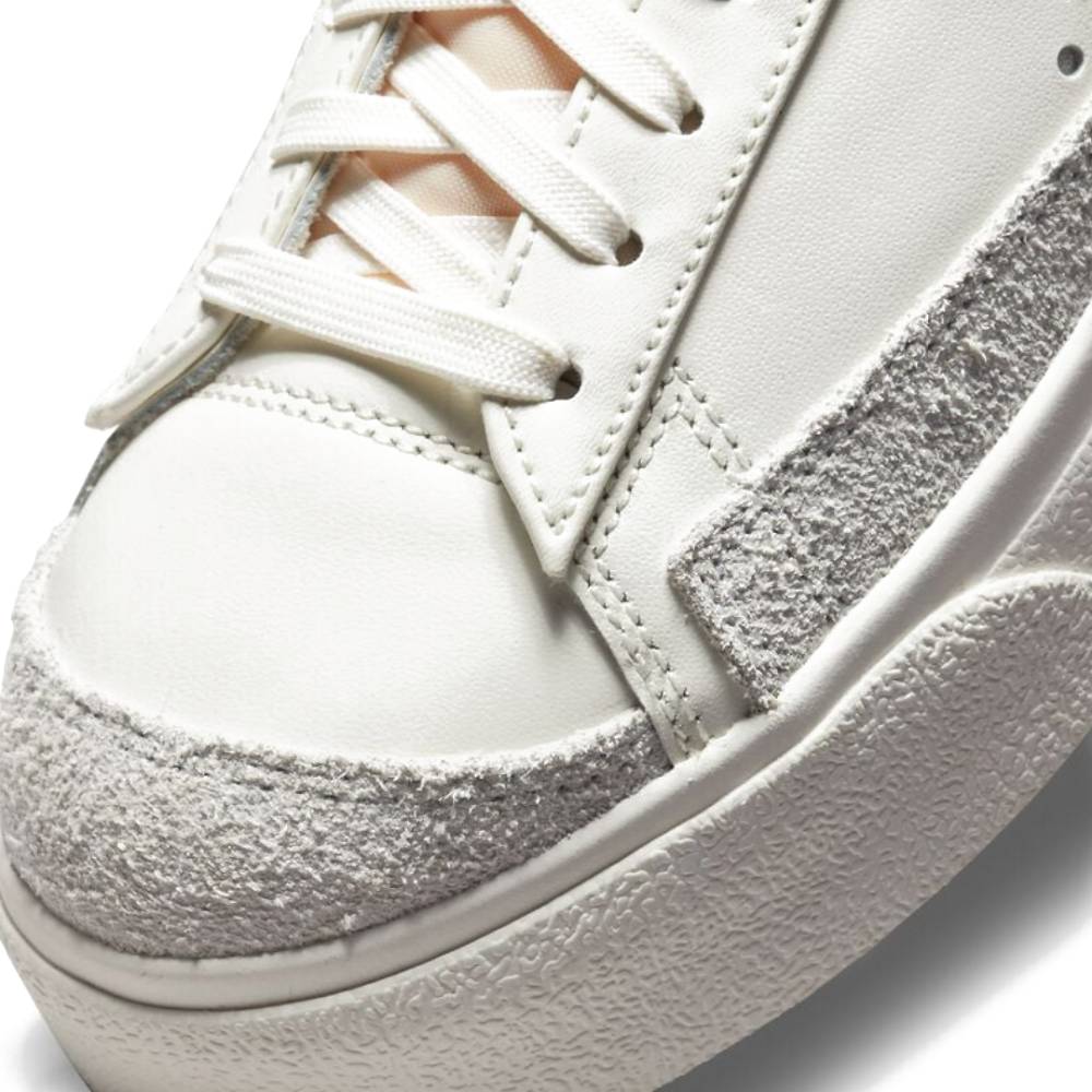 ZAPATILLAS NIKE BLAZER LOW PLATFORM DJ0292 105 - MUJER