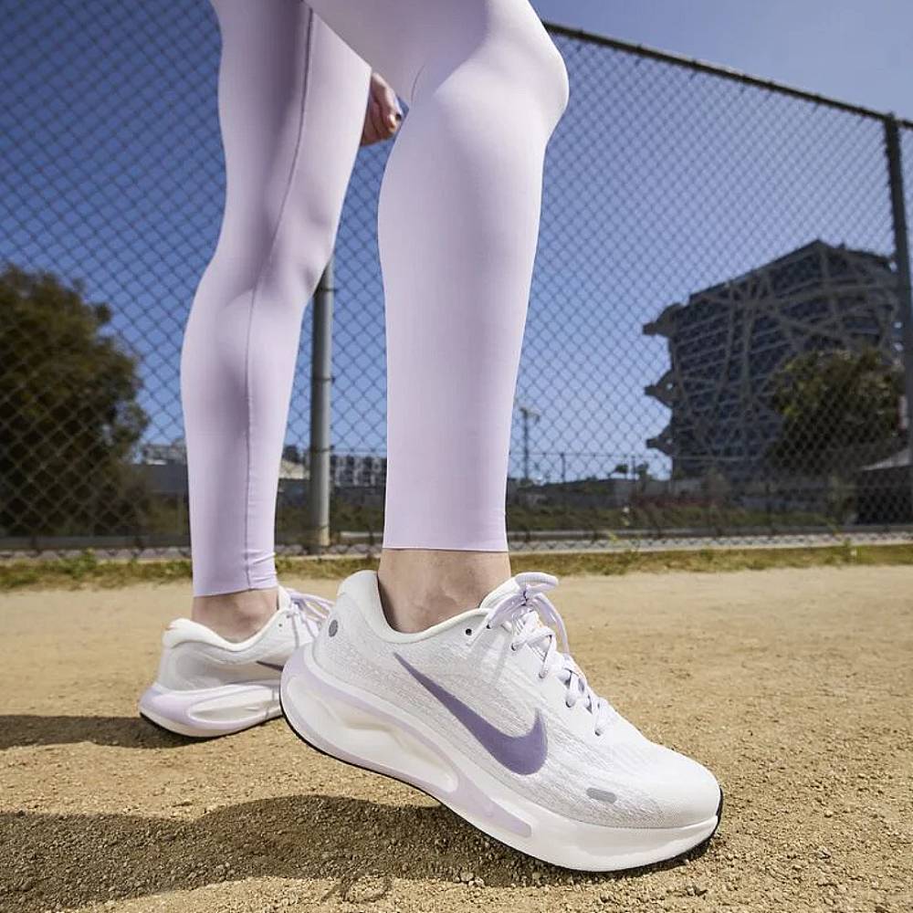 ZAPATILLAS NIKE JOURNEY RUN FJ7765 100 - MUJER