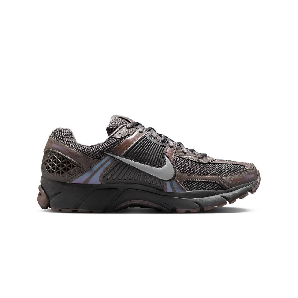 ZAPATILLAS NIKE ZOOM VOMERO 5 HF5493 201 - HOMBRE