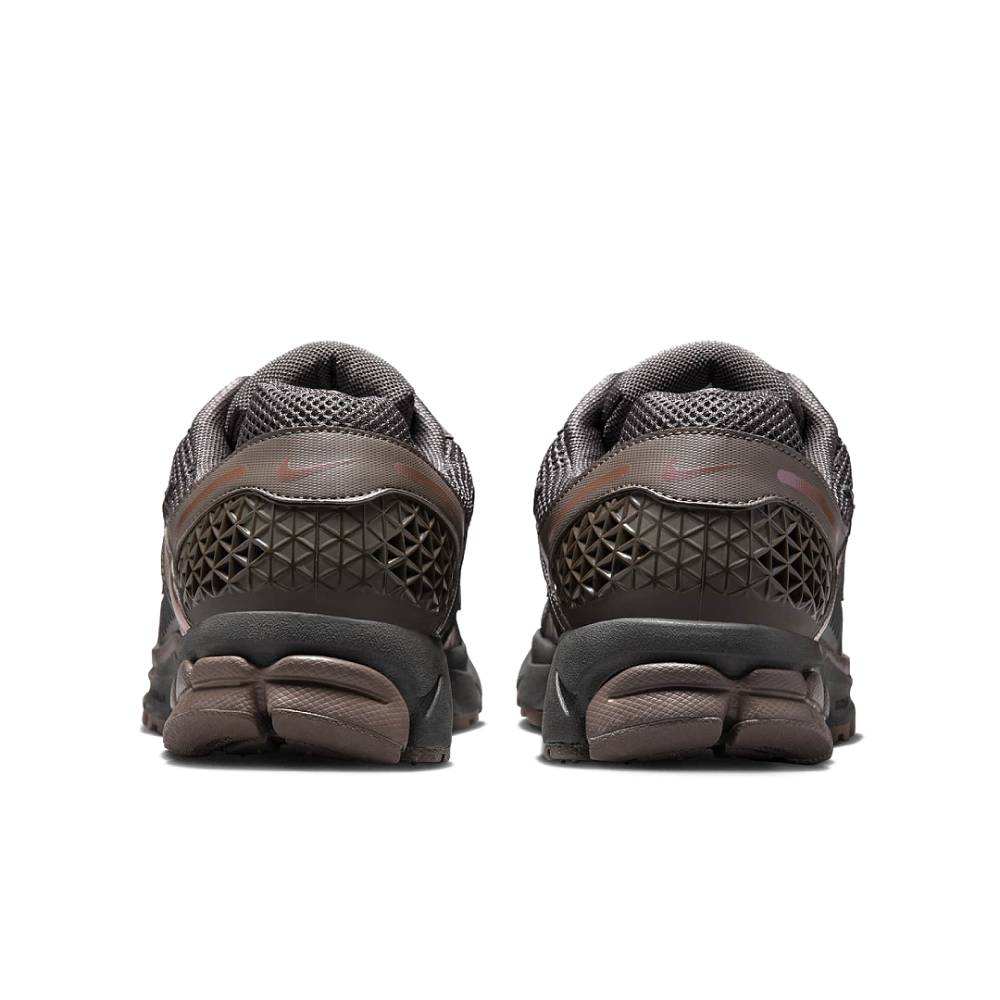 ZAPATILLAS NIKE ZOOM VOMERO 5 HF5493 201 - HOMBRE