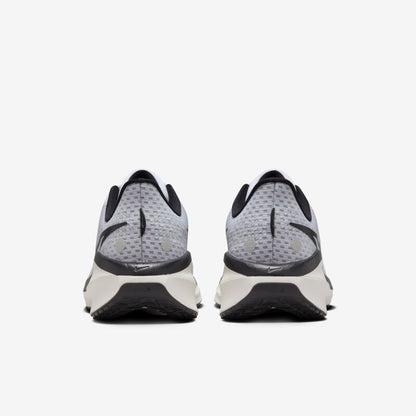ZAPATILLAS NIKE NIKE VOMERO 17 FB1309 104
