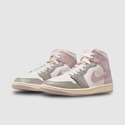 Zapatillas Nike Air Jordan 1 Mid Mujer - Básquet | BQ6472 122 Blanco/Gris