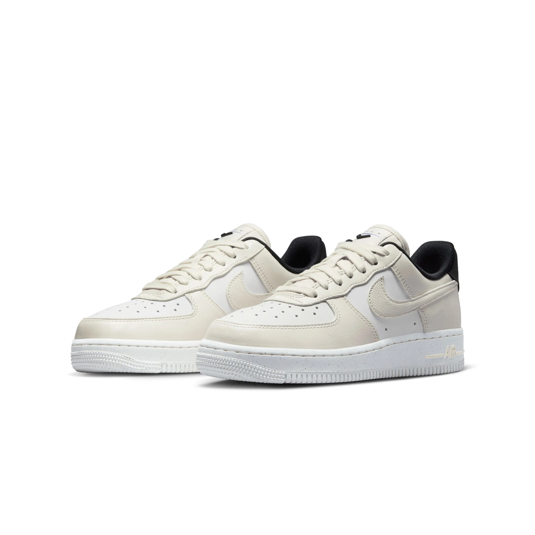 Zapatilla AIR FORCE 1 '07 LX NBHD - Mujer
