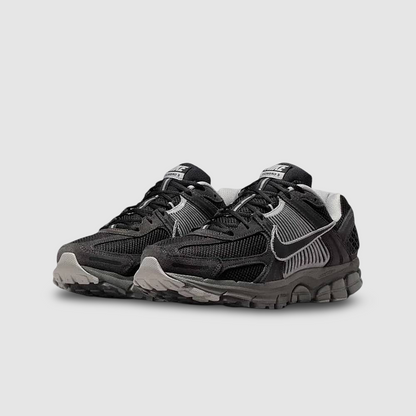 Zapatillas Nike Zoom Vomero 5 Hombre - Running | HF1553 006 Negro