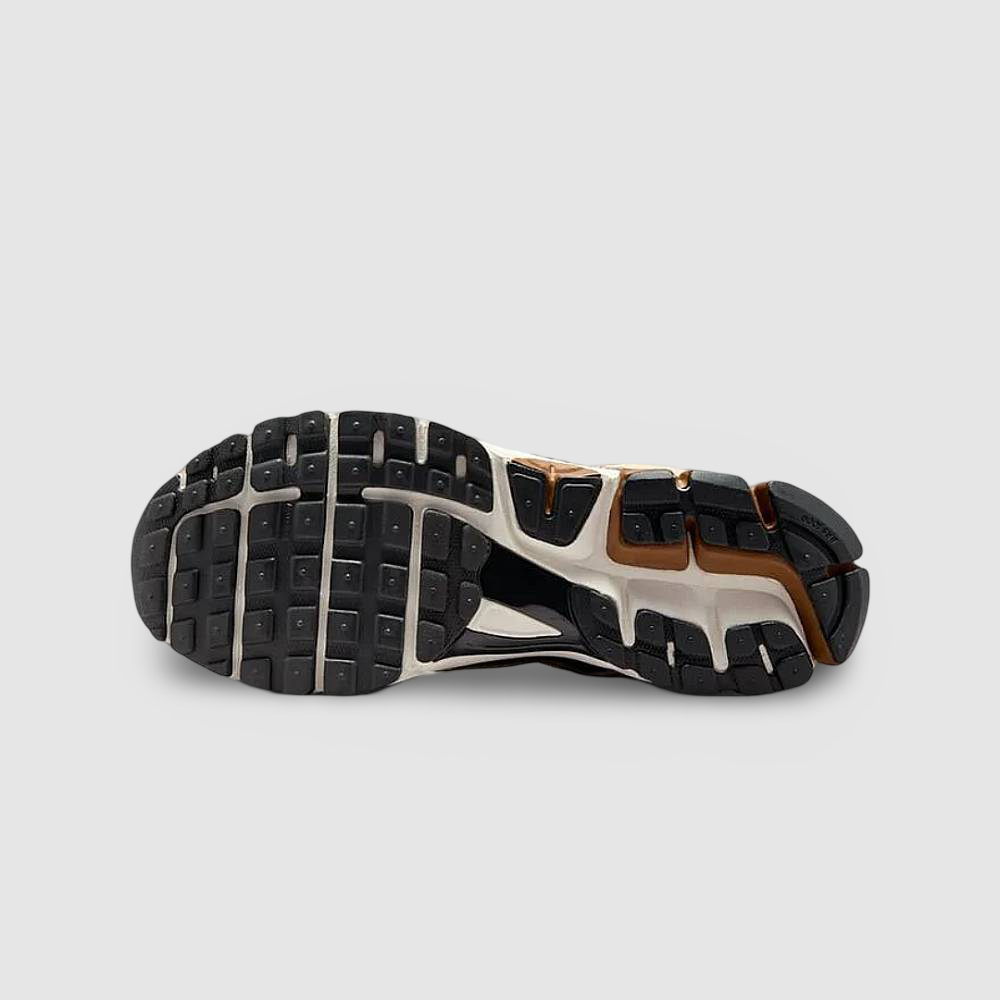 Zapatillas Nike Zoom Vomero 5 Hombre - Running | HF1553 202 Marrón