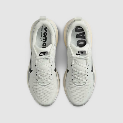 Zapatillas Nike Vomero 18 Hombre - Running | HM6803 101 Beige