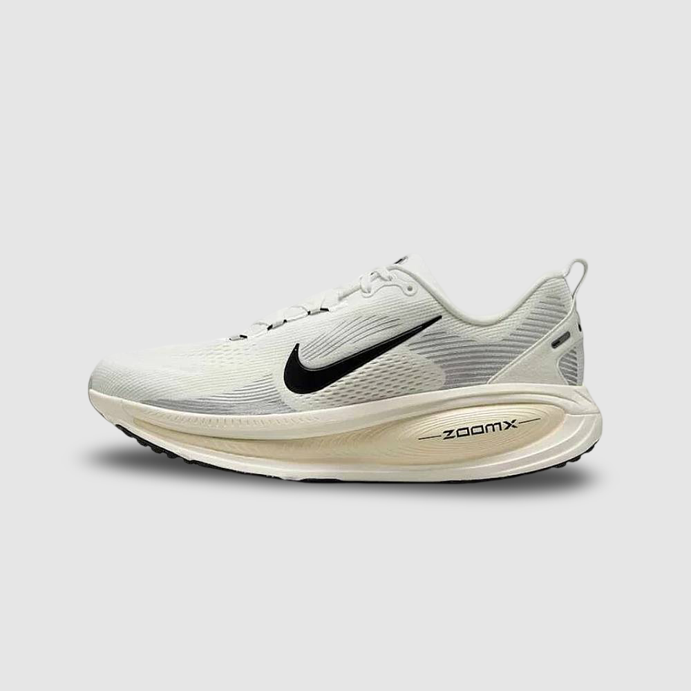 Zapatillas Nike Vomero 18 Hombre - Running | HM6803 101 Beige