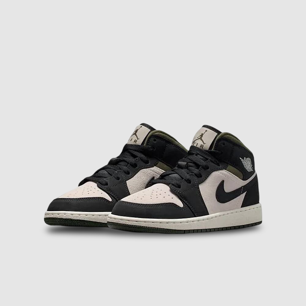 Zapatillas Nike Air Jordan 1 Mid Unisex - Básquet | Negro/Blanco