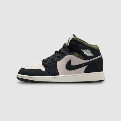 Zapatillas Nike Air Jordan 1 Mid Unisex - Básquet | Negro/Blanco