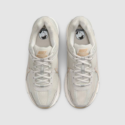 Zapatillas Nike Zoom Vomero 5 Mujer - Running | IB8929 003 Beige