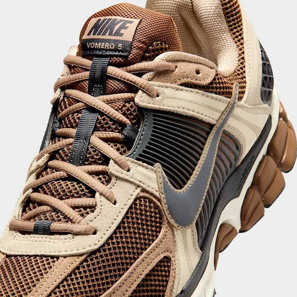 Zapatillas Nike Zoom Vomero 5 Hombre - Running | HF1553 202 Marrón