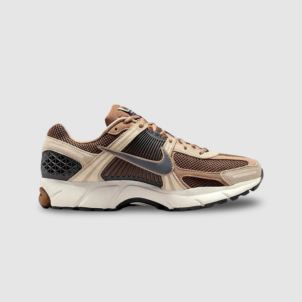 Zapatillas Nike Zoom Vomero 5 Hombre - Running | HF1553 202 Marrón